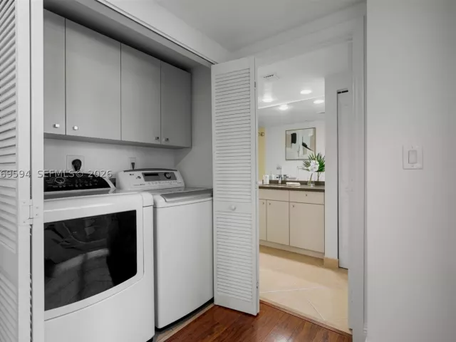3-bedroom condo for sale in Fort Lauderdale - 347 N New River Dr E 2709 - MondialRealty
