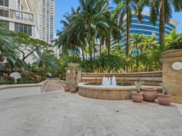 3-bedroom condo for sale in Fort Lauderdale - 347 N New River Dr E 2709 - MondialRealty
