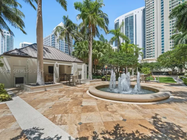 3-bedroom condo for sale in Fort Lauderdale - 347 N New River Dr E 2709 - MondialRealty