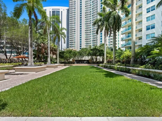 3-bedroom condo for sale in Fort Lauderdale - 347 N New River Dr E 2709 - MondialRealty
