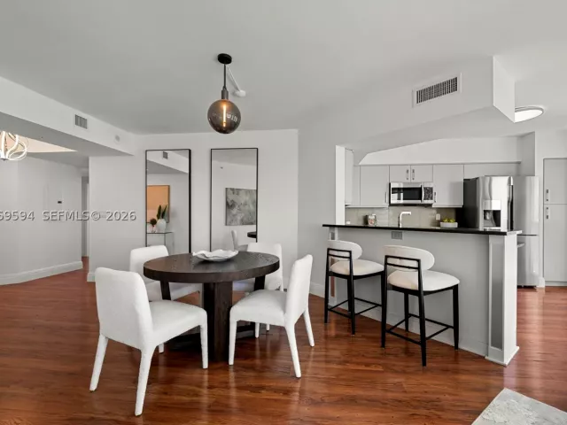 3-bedroom condo for sale in Fort Lauderdale - 347 N New River Dr E 2709 - MondialRealty