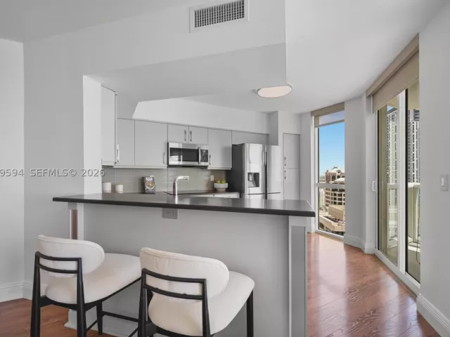 3-bedroom condo for sale in Fort Lauderdale - 347 N New River Dr E 2709 - MondialRealty