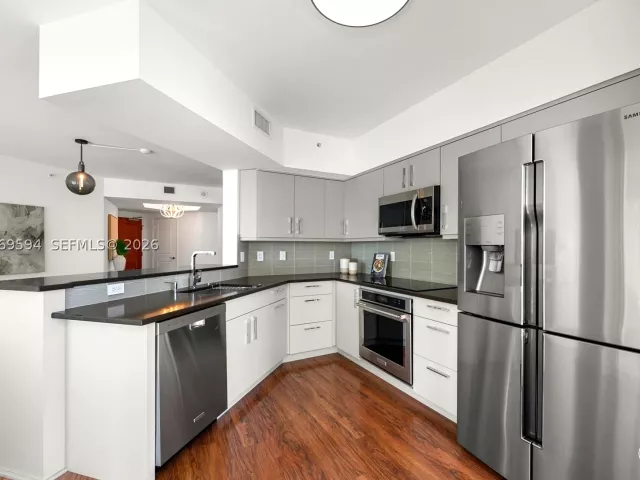 3-bedroom condo for sale in Fort Lauderdale - 347 N New River Dr E 2709 - MondialRealty