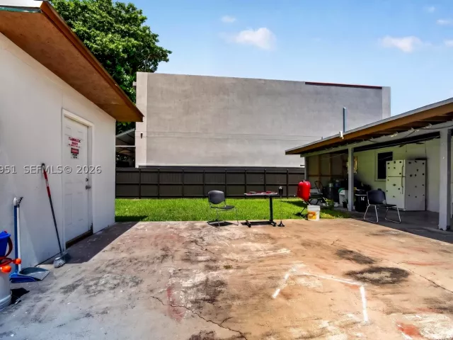 4-bedroom home for sale in Miami - 7151 SW 42nd St - MondialRealty