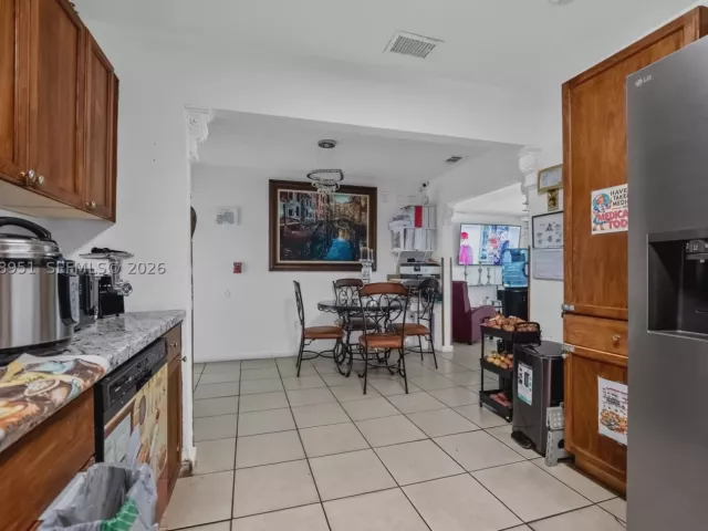 4-bedroom home for sale in Miami - 7151 SW 42nd St - MondialRealty