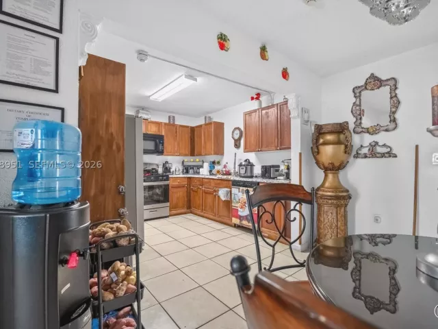 4-bedroom home for sale in Miami - 7151 SW 42nd St - MondialRealty