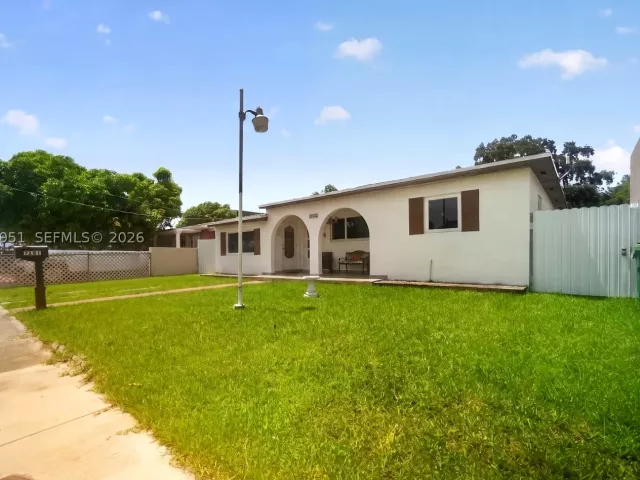 4-bedroom home for sale in Miami - 7151 SW 42nd St - MondialRealty