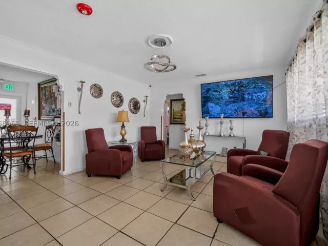 4-bedroom home for sale in Miami - 7151 SW 42nd St - MondialRealty