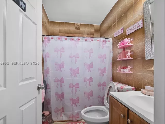 4-bedroom home for sale in Miami - 7151 SW 42nd St - MondialRealty