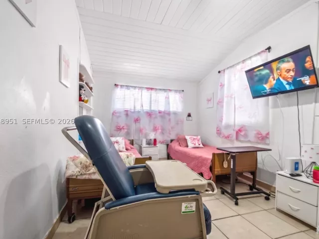 4-bedroom home for sale in Miami - 7151 SW 42nd St - MondialRealty