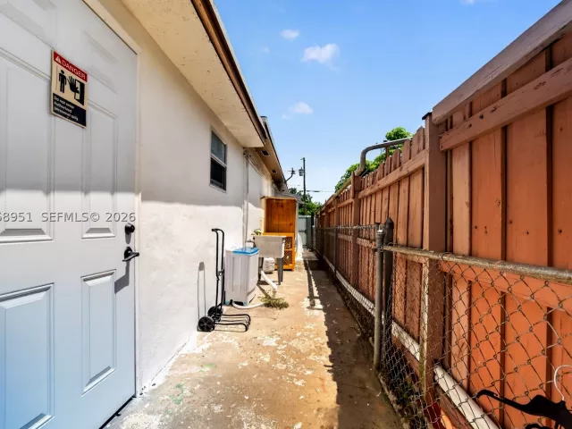 4-bedroom home for sale in Miami - 7151 SW 42nd St - MondialRealty