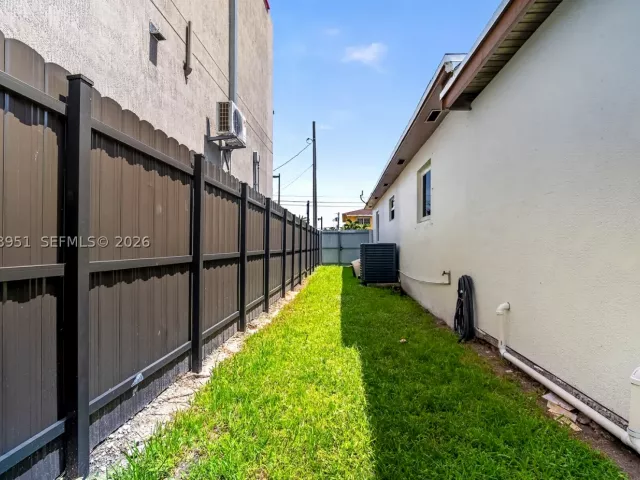 4-bedroom home for sale in Miami - 7151 SW 42nd St - MondialRealty