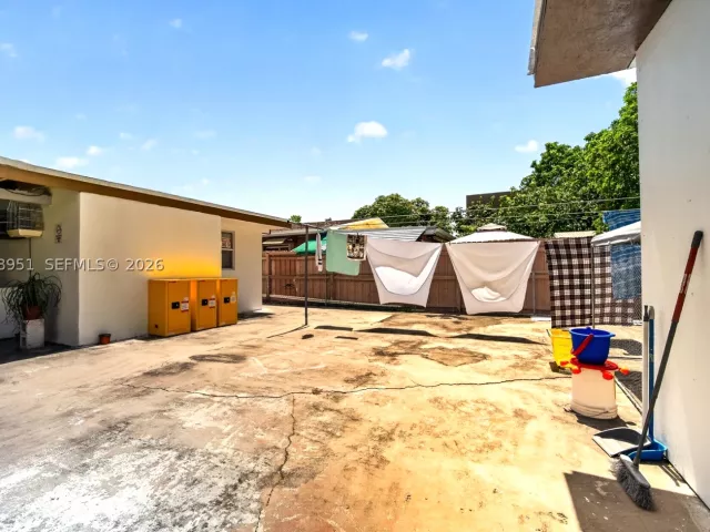 4-bedroom home for sale in Miami - 7151 SW 42nd St - MondialRealty