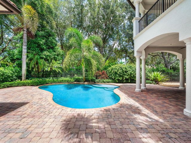 7-bedroom home for sale in Boca Raton - 17738 Lake Azure Way - MondialRealty