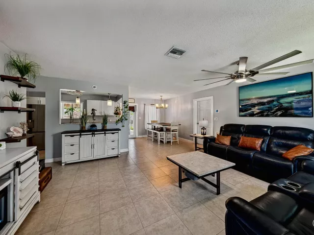 3-bedroom home for sale in Deerfield Beach - 1419 SE 1ST Way - MondialRealty