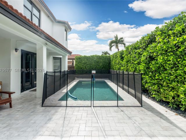 5-bedroom home for rent in Miami - 15011 SW 11th St - MondialRealty