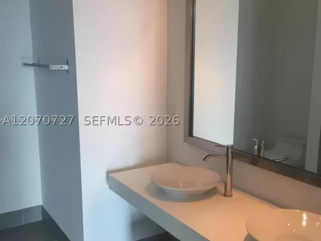 2-bedroom condo for rent in Miami - 92 SW 3rd St 3402 - MondialRealty