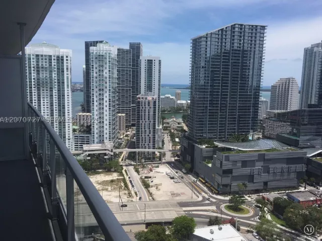 2-bedroom condo for rent in Miami - 92 SW 3rd St 3402 - MondialRealty