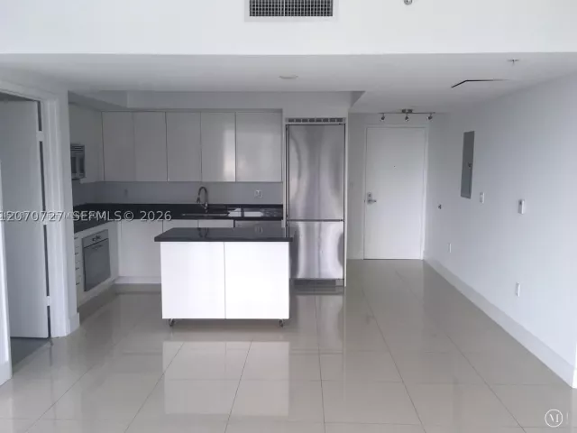 2-bedroom condo for rent in Miami - 92 SW 3rd St 3402 - MondialRealty
