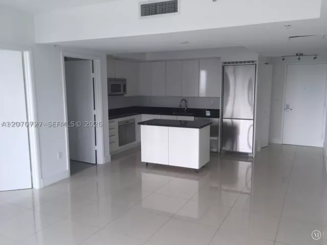 2-bedroom condo for rent in Miami - 92 SW 3rd St 3402 - MondialRealty