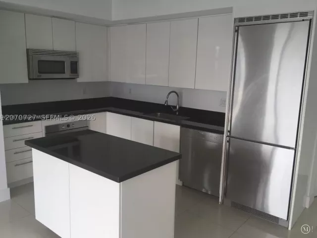 2-bedroom condo for rent in Miami - 92 SW 3rd St 3402 - MondialRealty