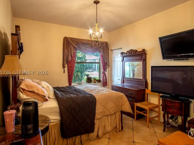 5-bedroom home for sale in Miami - 2610 SW 112th Ct - MondialRealty