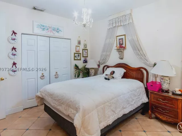 5-bedroom home for sale in Miami - 2610 SW 112th Ct - MondialRealty