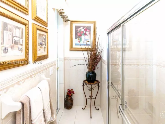 5-bedroom home for sale in Miami - 2610 SW 112th Ct - MondialRealty