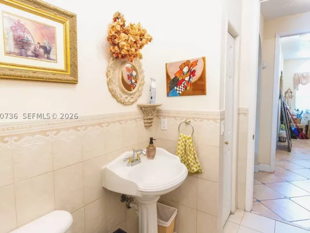 5-bedroom home for sale in Miami - 2610 SW 112th Ct - MondialRealty