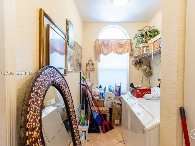 5-bedroom home for sale in Miami - 2610 SW 112th Ct - MondialRealty