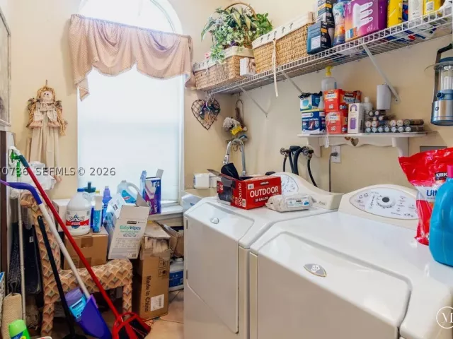 5-bedroom home for sale in Miami - 2610 SW 112th Ct - MondialRealty