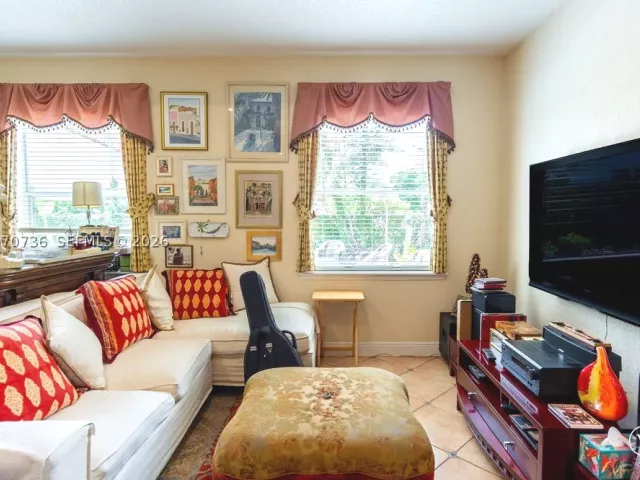 5-bedroom home for sale in Miami - 2610 SW 112th Ct - MondialRealty