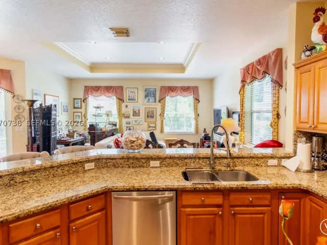 5-bedroom home for sale in Miami - 2610 SW 112th Ct - MondialRealty