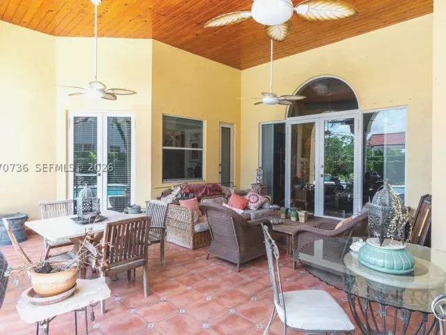 5-bedroom home for sale in Miami - 2610 SW 112th Ct - MondialRealty