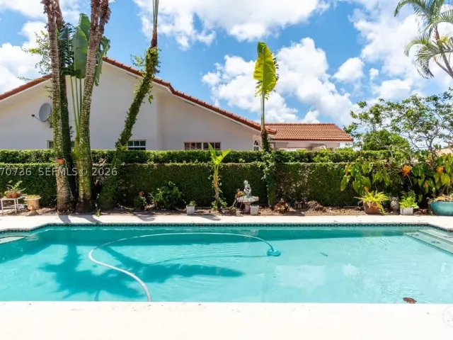 5-bedroom home for sale in Miami - 2610 SW 112th Ct - MondialRealty