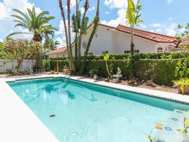 5-bedroom home for sale in Miami - 2610 SW 112th Ct - MondialRealty