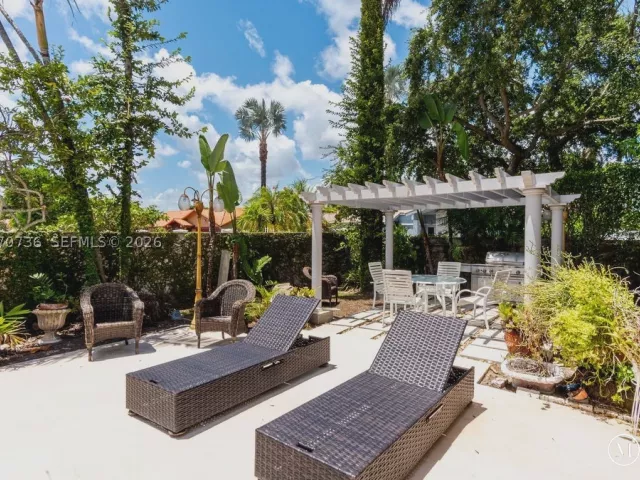 5-bedroom home for sale in Miami - 2610 SW 112th Ct - MondialRealty