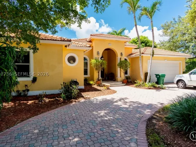 5-bedroom home for sale in Miami - 2610 SW 112th Ct - MondialRealty