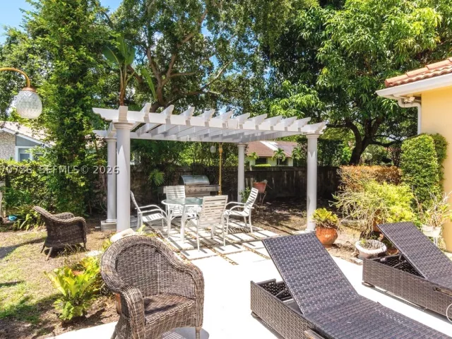 5-bedroom home for sale in Miami - 2610 SW 112th Ct - MondialRealty