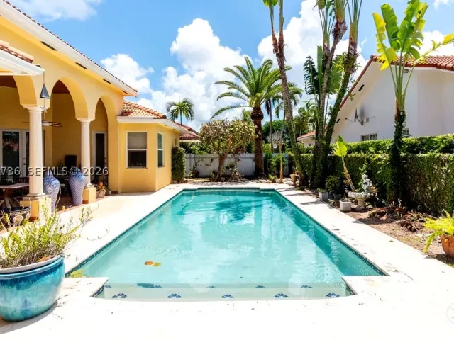 5-bedroom home for sale in Miami - 2610 SW 112th Ct - MondialRealty