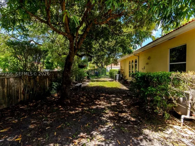 5-bedroom home for sale in Miami - 2610 SW 112th Ct - MondialRealty