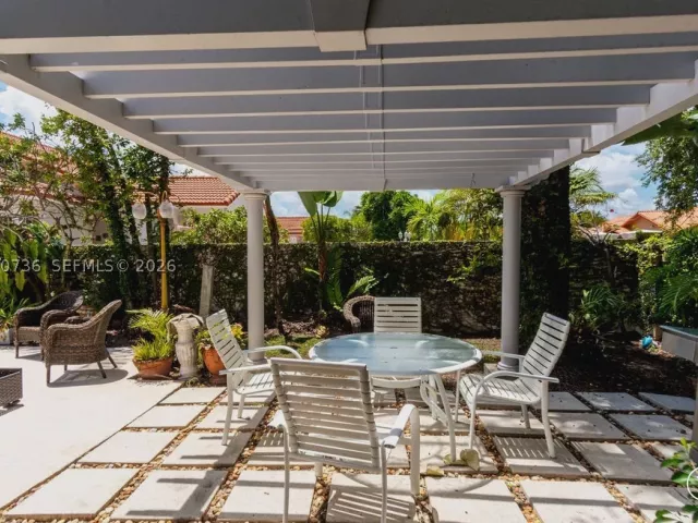 5-bedroom home for sale in Miami - 2610 SW 112th Ct - MondialRealty