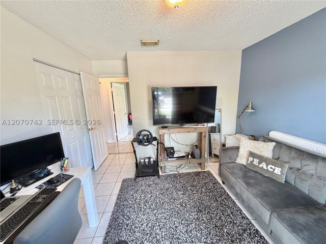 3-bedroom home for rent in Pembroke Pines - 415 NW 165th Ave - MondialRealty