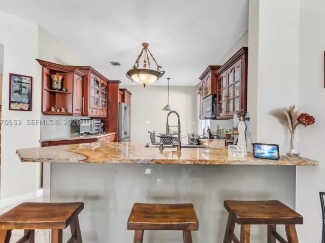 4-bedroom home for sale in Miami - 14591 SW 30th St - MondialRealty