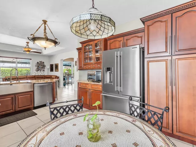 4-bedroom home for sale in Miami - 14591 SW 30th St - MondialRealty