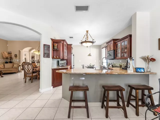 4-bedroom home for sale in Miami - 14591 SW 30th St - MondialRealty