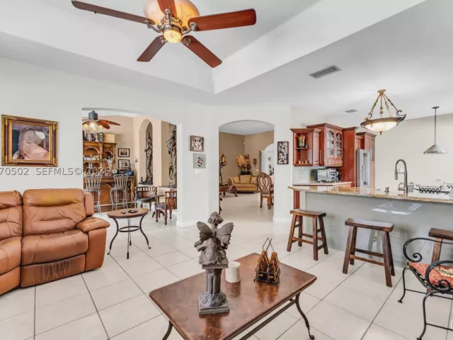 4-bedroom home for sale in Miami - 14591 SW 30th St - MondialRealty