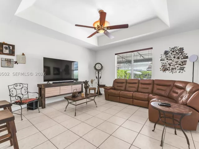 4-bedroom home for sale in Miami - 14591 SW 30th St - MondialRealty