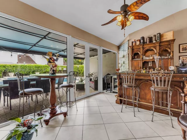 4-bedroom home for sale in Miami - 14591 SW 30th St - MondialRealty