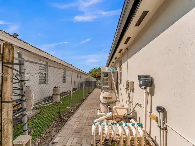 4-bedroom home for sale in Miami - 14591 SW 30th St - MondialRealty
